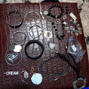 Everything that are in the pictures as a bundle